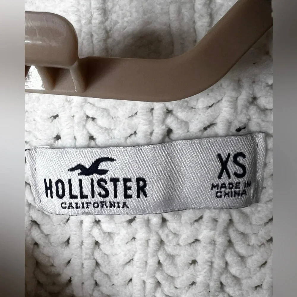 Hollister-Women's Knitted Mock Neck Sweater size XS.  Short sweater - Picture 3 of 6